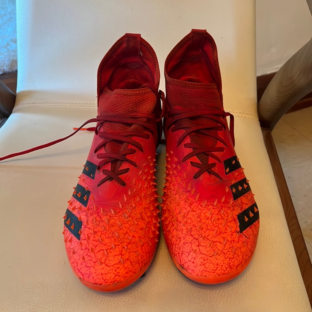 Adidas predator soccer cleats men’s US size 12 + shin guards!